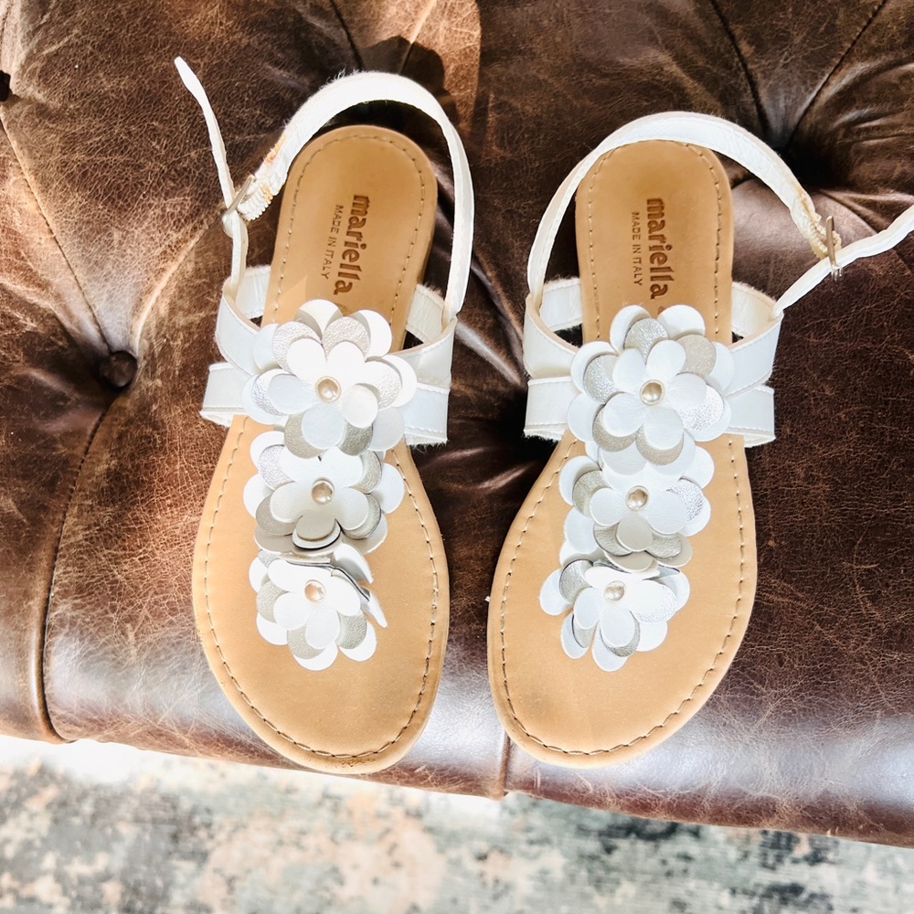 Girl’s sandals
